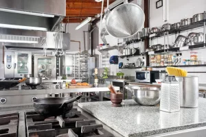 Lire la suite à propos de l’article Quels sont les ustensiles indispensables dans une cuisine ?