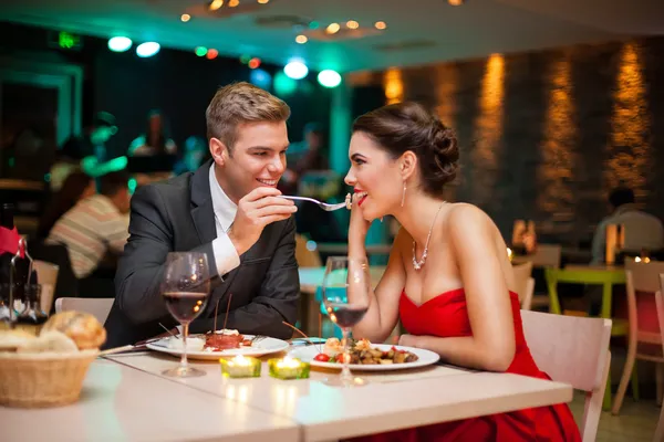Lire la suite à propos de l’article Comment organiser un bon dîner en amoureux ?