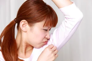 Lire la suite à propos de l’article Comment prendre soin de son odeur corporelle : les astuces efficaces ?